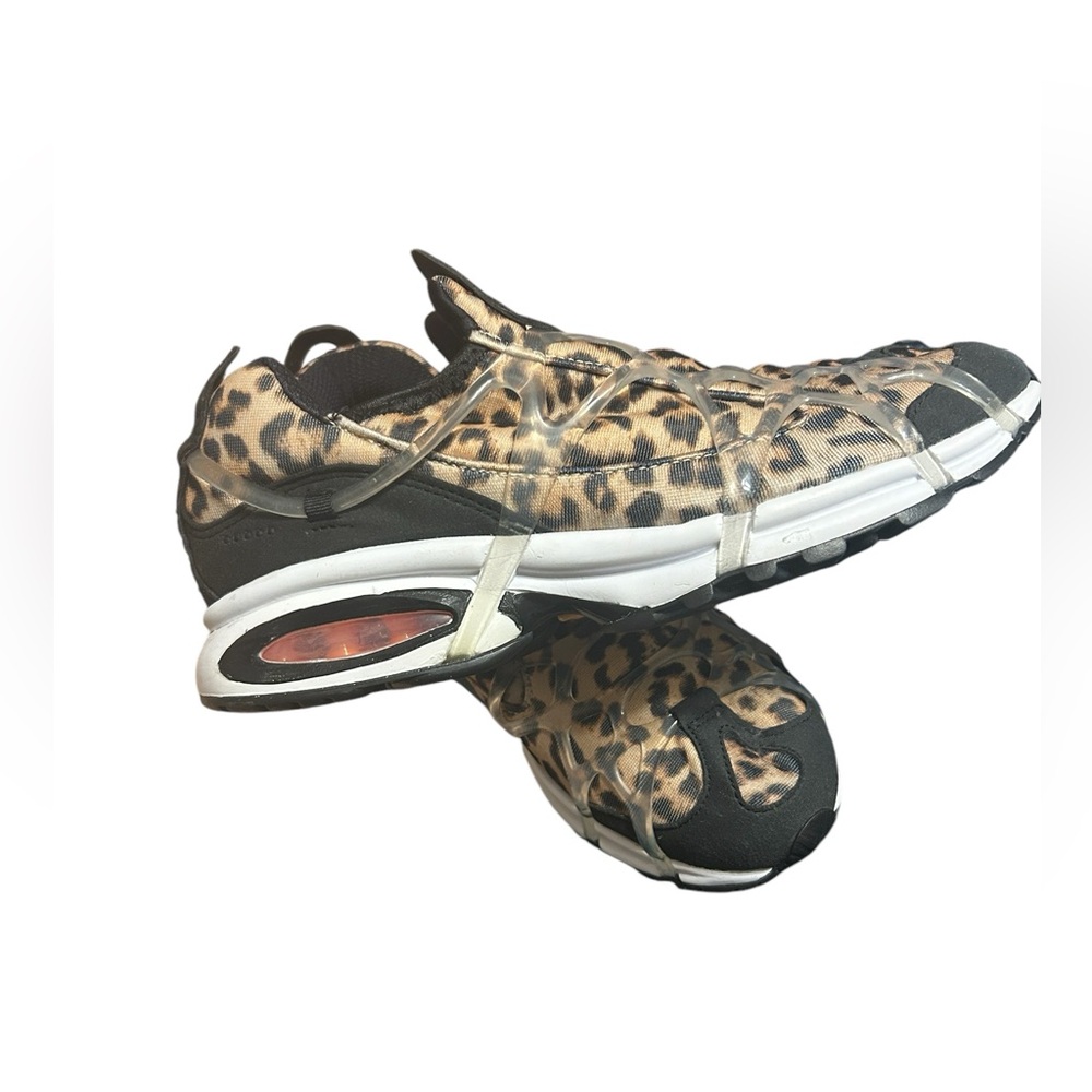 Size 9 - Nike Fast on Black brown unisex
